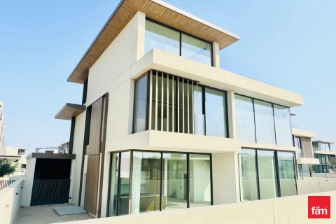 Villa en Dubai, 4 dormitorios, 479.6 m², № 69364 - foto 1