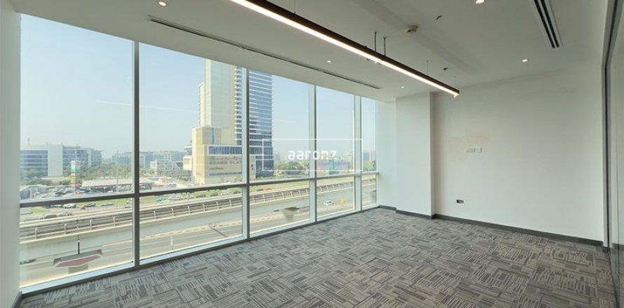Oficina en Sheikh Zayed Road, Dubai, 360.9 m², № 54833