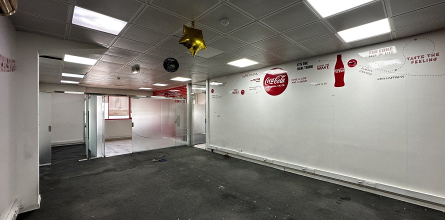 Propiedad comercial en Al Barsha, Dubai, 29.9 m², № 6023