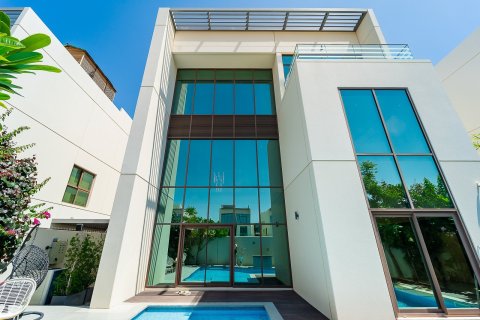 Villa in Meydan, Dubai 6 bedrooms, 512 sq.m. № 6022 - photo 1