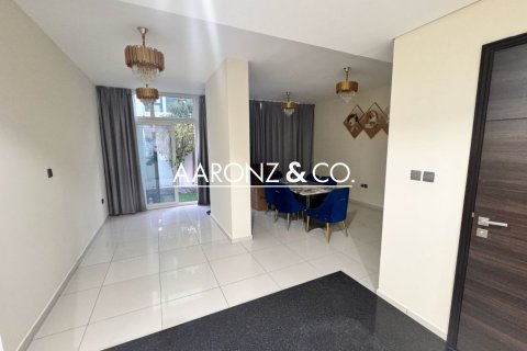 Villa in Dubai 3 bedrooms, 165 sq.m. № 78407 - photo 2