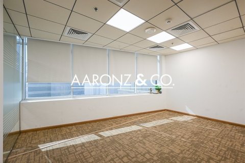 Office in Jumeirah Lake Towers, Dubai 156.9 sq.m. № 78408 - photo 7
