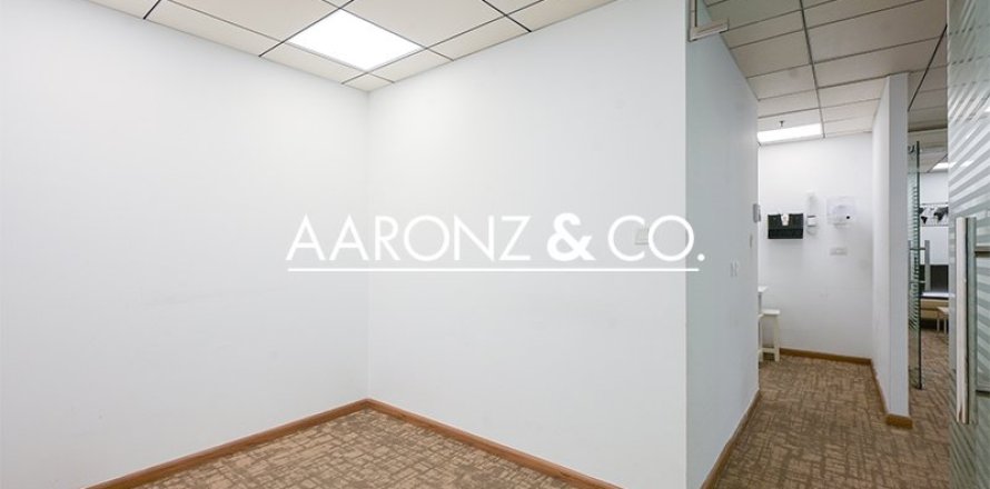 Office in Jumeirah Lake Towers, Dubai 156.9 sq.m. № 78408