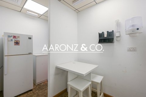 Office in Jumeirah Lake Towers, Dubai 156.9 sq.m. № 78408 - photo 12