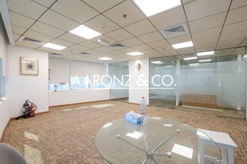 Office in Jumeirah Lake Towers, Dubai 156.9 sq.m. № 78408 - photo 2