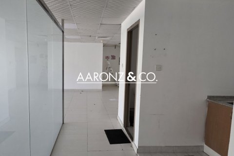 Oficina en Jumeirah Lake Towers, Dubai, 105 m², № 83174 - foto 9