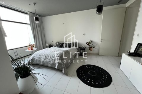 Apartment in DIFC, Dubai 2 bedrooms, 171 sq.m. № 121441 - photo 16