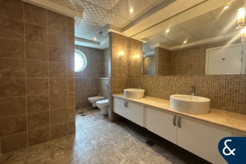 Villa en Legacy, Jumeirah Park, Dubai, 5 dormitorios, 436 m², № 76402 - foto 13