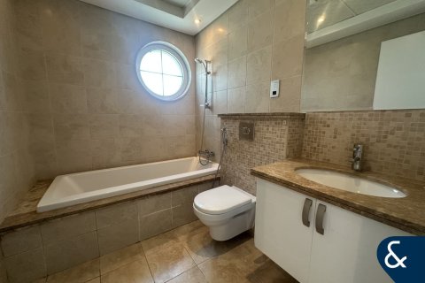 Villa en Legacy, Jumeirah Park, Dubai, 5 dormitorios, 436 m², № 76402 - foto 8