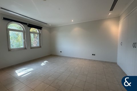 Villa en Legacy, Jumeirah Park, Dubai, 5 dormitorios, 436 m², № 76402 - foto 9