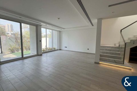 Villa in Jumeirah Village Circle, Dubai 4 bedrooms, 189 sq.m. № 76406 - photo 4