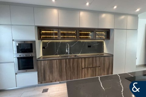 Villa in Jumeirah Village Circle, Dubai 4 bedrooms, 189 sq.m. № 76406 - photo 2