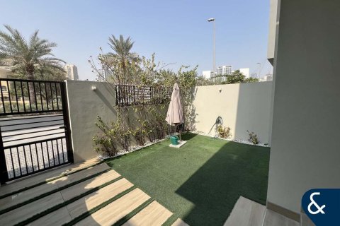 Villa in Jumeirah Village Circle, Dubai 4 bedrooms, 189 sq.m. № 76406 - photo 17