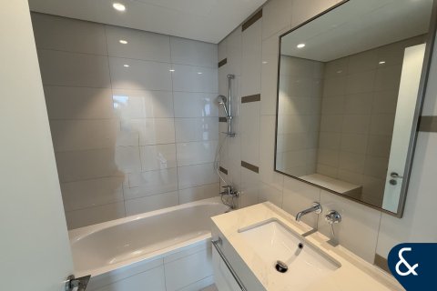 Apartment in EMAAR Beachfront, Dubai Harbour, Dubai 3 bedrooms, 180 sq.m. № 76573 - photo 13