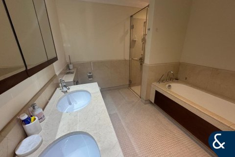 Apartment in Downtown Dubai (Downtown Burj Dubai), Dubai 2 bedrooms, 145 sq.m. № 76562 - photo 10