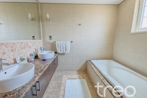 Villa à Legacy, Jumeirah Park, Dubai, 3 chambres, 284.56 m², № 119780 - photo 9