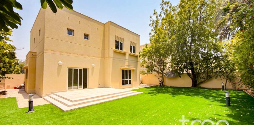 Вилла в Meadows, Дубай, 3 спальни, 310.76м², № 119778