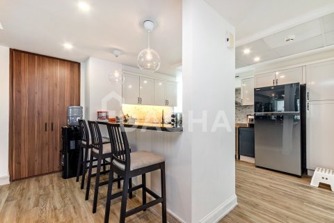 Купить квартиру в Emaar 6 Towers, Дубай Марина, Дубай: 3 спальни, 218м², № 105084 - фото 12