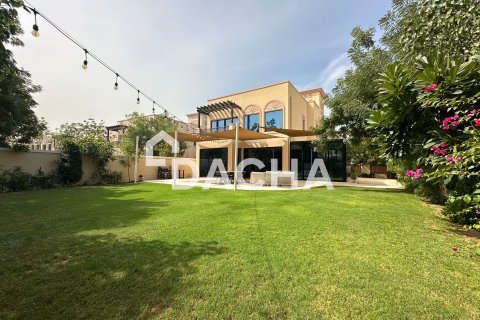 Villa en Jumeirah Village Triangle, Dubai, 2 dormitorios, 280 m², № 105089