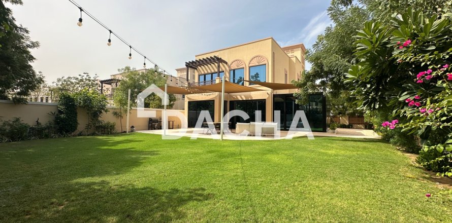 Villa en Jumeirah Village Triangle, Dubai, 2 dormitorios, 280 m², № 105089