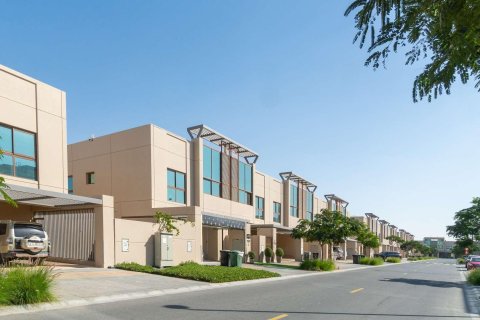 Townhouse in Meydan Gated Community, Dubai 4 bedrooms, 291 sq.m. № 759 - photo 1