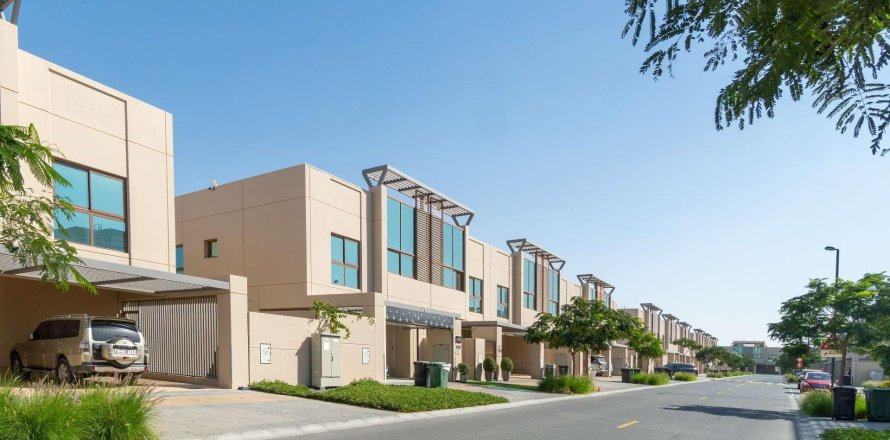 Townhouse in Meydan Gated Community, Dubai 4 bedrooms, 291 sq.m. № 759