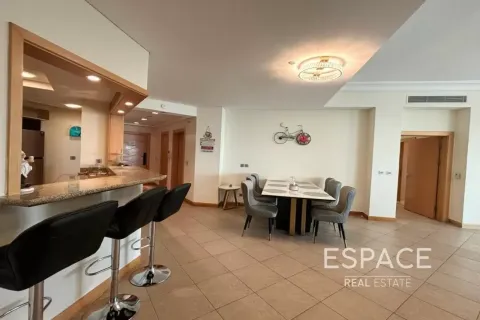 Apartment in Palm Jumeirah, Dubai 3 bedrooms, 206 sq.m. № 122854 - photo 2