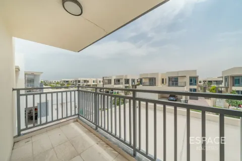 Villa in Dubai Hills Estate, Dubai 5 bedrooms, 254 sq.m. № 122850 - photo 18