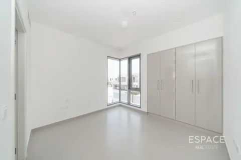 Villa in Dubai Hills Estate, Dubai 5 bedrooms, 254 sq.m. № 122850 - photo 9