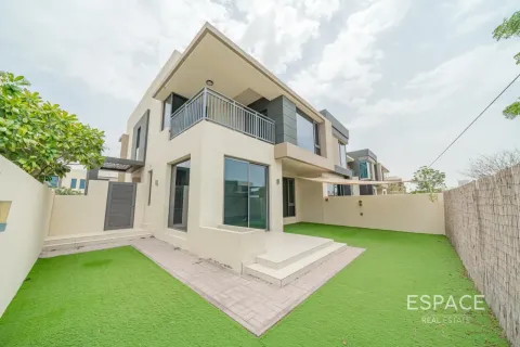 Villa in Dubai Hills Estate, Dubai 5 bedrooms, 254 sq.m. № 122850