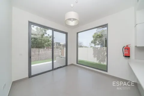 Villa in Dubai Hills Estate, Dubai 5 bedrooms, 254 sq.m. № 122850 - photo 4