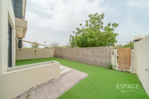 Villa in Dubai Hills Estate, Dubai 5 bedrooms, 254 sq.m. № 122850 - photo 20