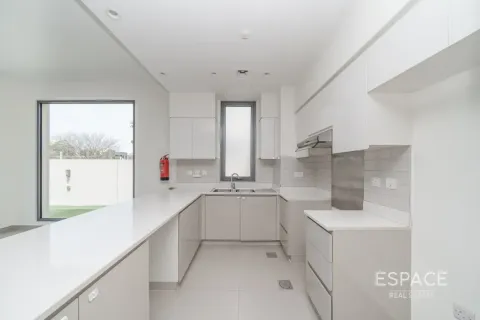 Villa in Dubai Hills Estate, Dubai 5 bedrooms, 254 sq.m. № 122850 - photo 6