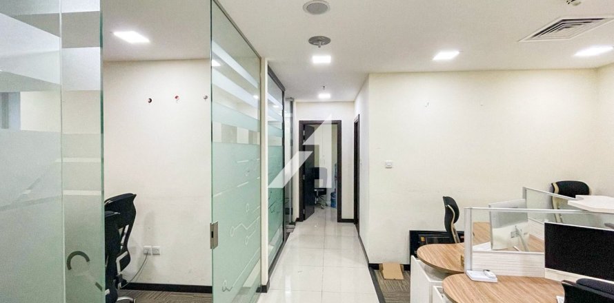Oficina en Sheikh Zayed Road, Dubai, 98 m², № 100468