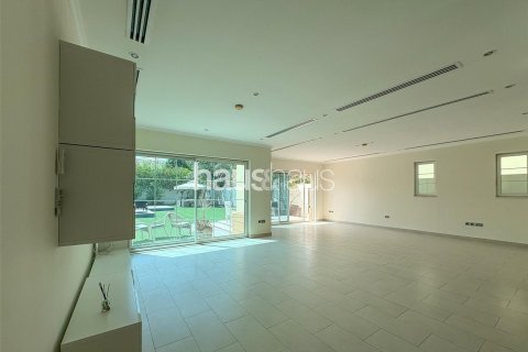 Villa in Legacy, Jumeirah Park, Dubai 4 bedrooms, 759 sq.m. № 44528 - photo 5