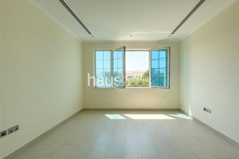 Villa in Legacy, Jumeirah Park, Dubai 4 bedrooms, 759 sq.m. № 44528 - photo 8
