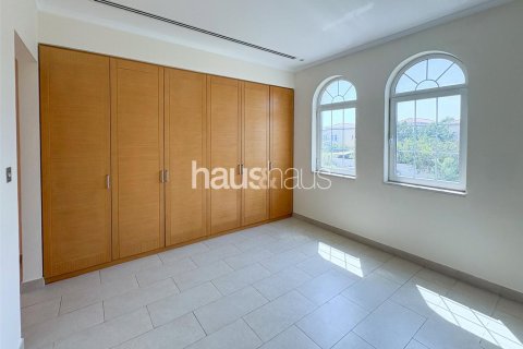 Villa in Legacy, Jumeirah Park, Dubai 4 bedrooms, 759 sq.m. № 44528 - photo 13