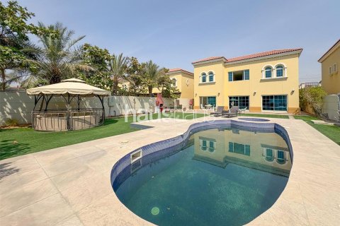 Villa in Legacy, Jumeirah Park, Dubai 4 bedrooms, 759 sq.m. № 44528 - photo 1