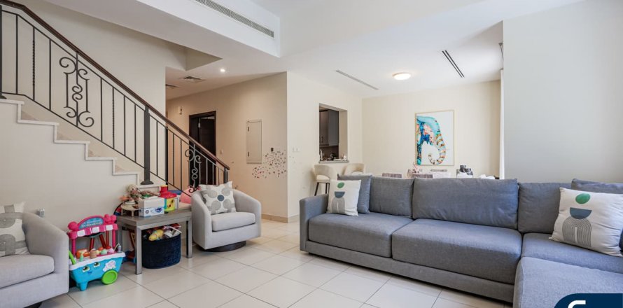 Вилла в Mira, Рим, Дубай, 4 спальни, 309м², № 98492