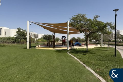 Villa in EMAAR South, Dubai South (Dubai World Central), Dubai 4 bedrooms, 395 sq.m. № 98503 - photo 17