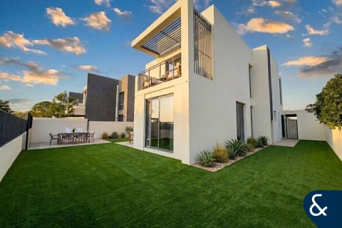 Villa in EMAAR South, Dubai South (Dubai World Central), Dubai 4 bedrooms, 395 sq.m. № 98503 - photo 2