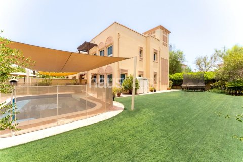 Villa in Jumeirah Village Triangle, Dubai 3 bedrooms, 279 sq.m. № 43422 - photo 1