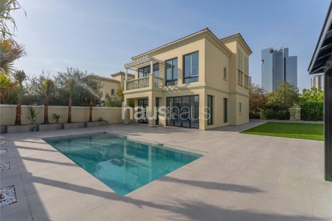 Купить виллу в Jumeirah Village Triangle, Дубай: 2 спальни, 250м², № 43421 - фото 1