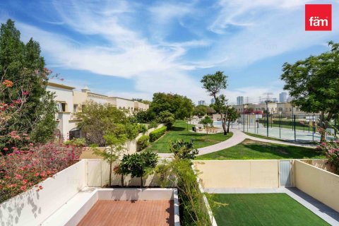 Adosado en Dubai, 2 dormitorios, 172.6 m², № 55914 - foto 1