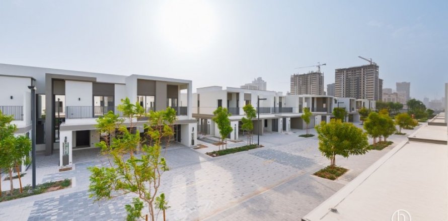Villa en Dubai, 3 dormitorios, 140.4 m², № 77208