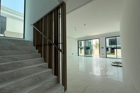 Villa en Dubai, 4 dormitorios, 432 m², № 77205 - foto 1