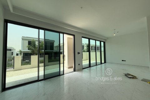 Villa en Dubai, 4 dormitorios, 432 m², № 77205 - foto 2