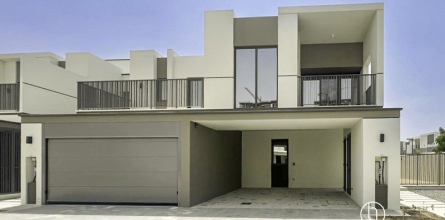 Villa en Dubai, 4 dormitorios, 143.8 m², № 77204