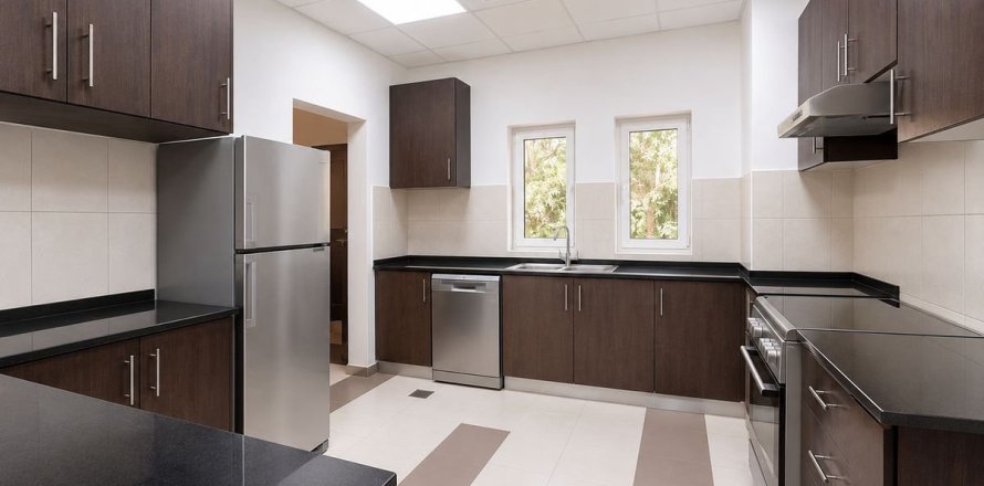 Villa à Dubai, 5 chambres, 561.1 m², № 118816