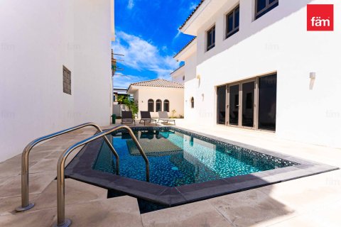 Villa in Palm Jumeirah, Dubai 4 bedrooms, 621.4 sq.m. № 114124 - photo 20